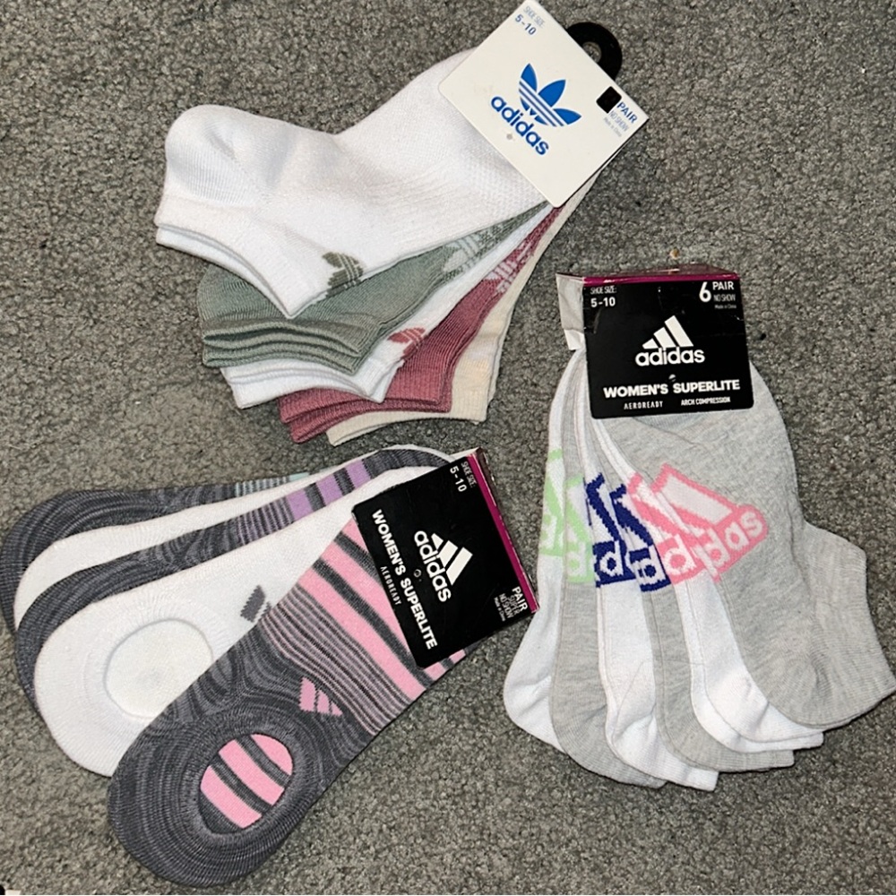 Adidas socks bundle 💕
(3 packs included)  (16 pairs total)  all brand with tags